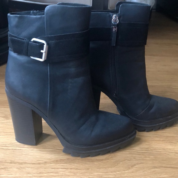 Gwen Stefani black boots. Sexy! - Picture 2 of 5